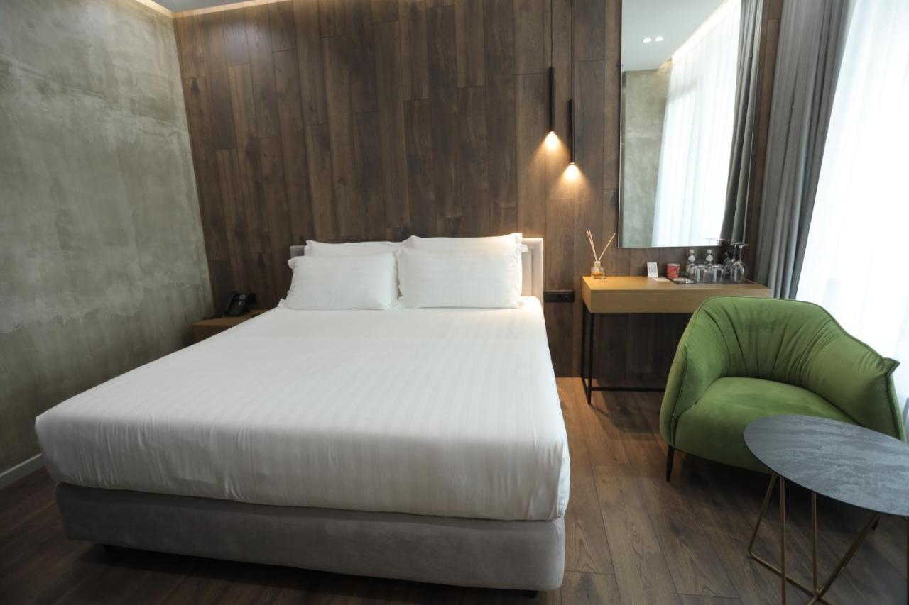 Ap Hotel Boutique Vlore Bagian luar foto