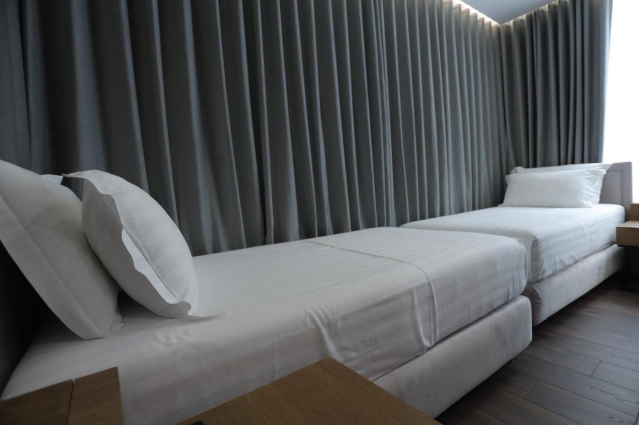 Ap Hotel Boutique Vlore Bagian luar foto