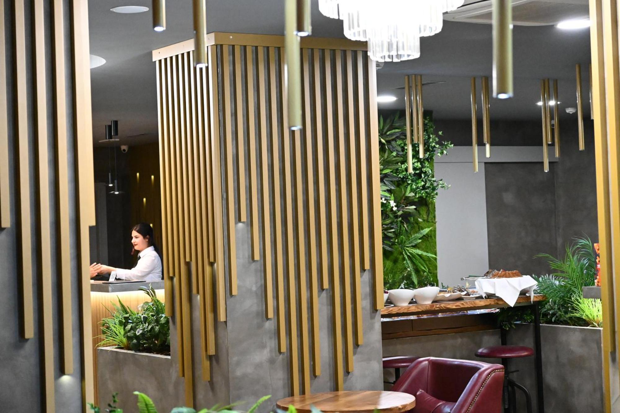 Ap Hotel Boutique Vlore Bagian luar foto