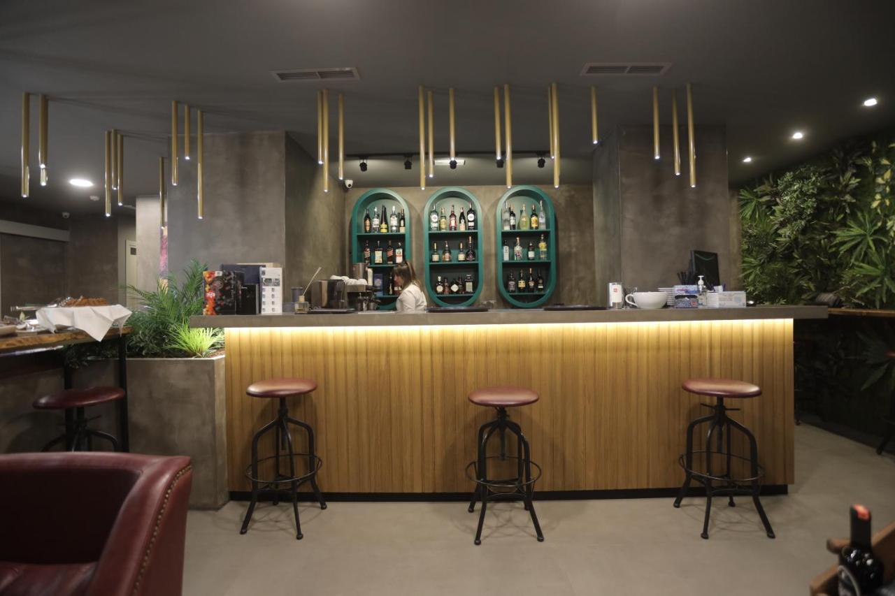 Ap Hotel Boutique Vlore Bagian luar foto