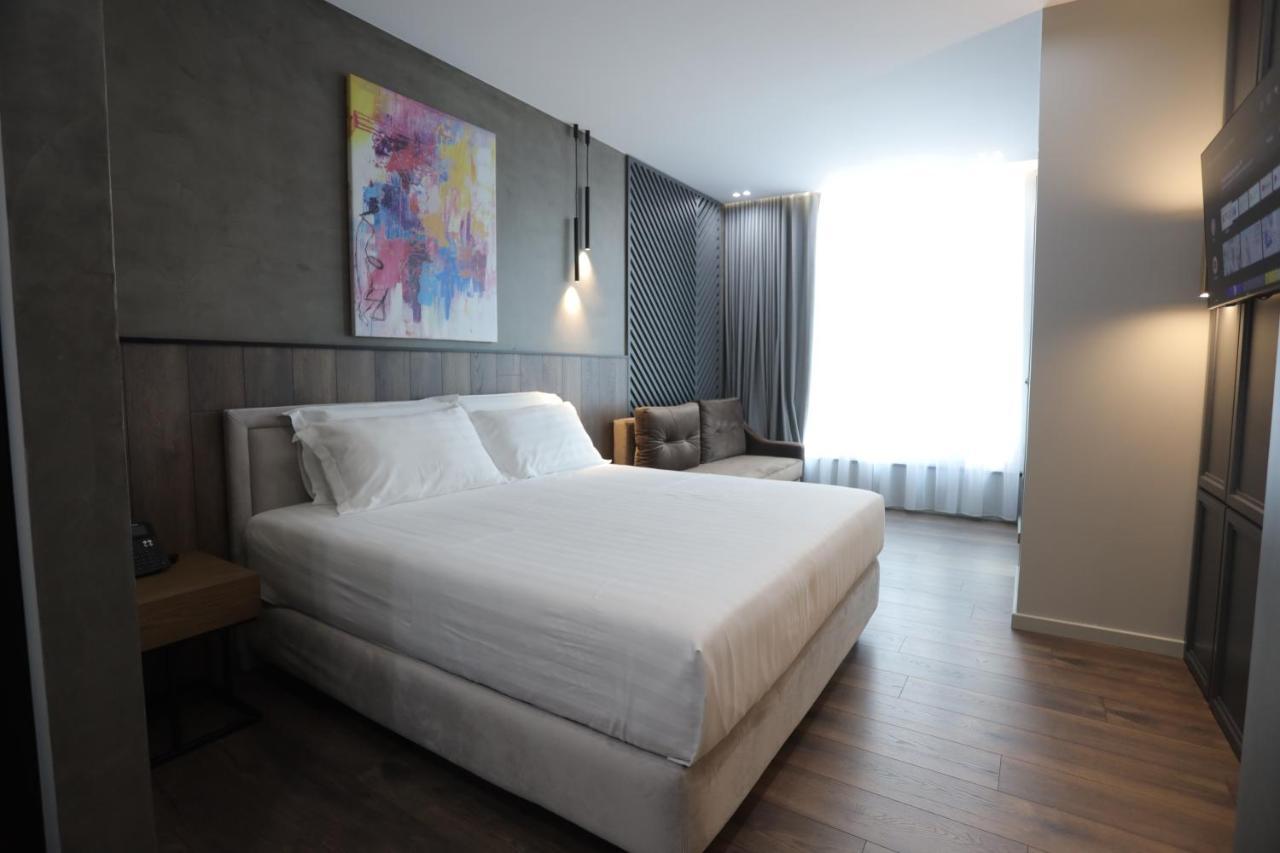 Ap Hotel Boutique Vlore Bagian luar foto
